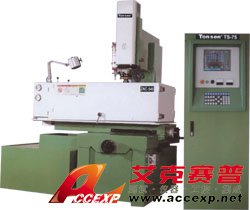 本機采用高級米漢納鑄鐵，材質優良、剛性佳、穩定性高